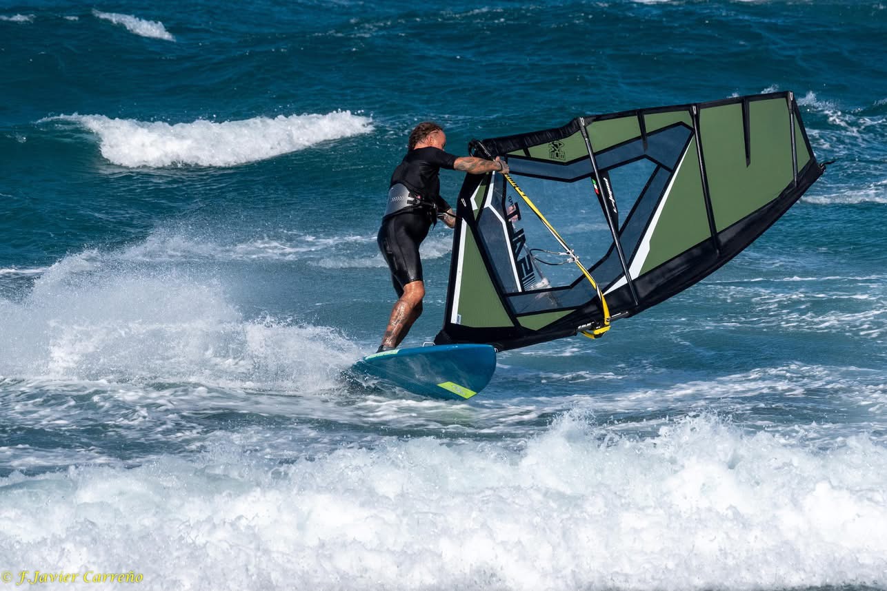 Wellenritt beim Windsurfen, Pozo Izquierdo, Gran Canaria