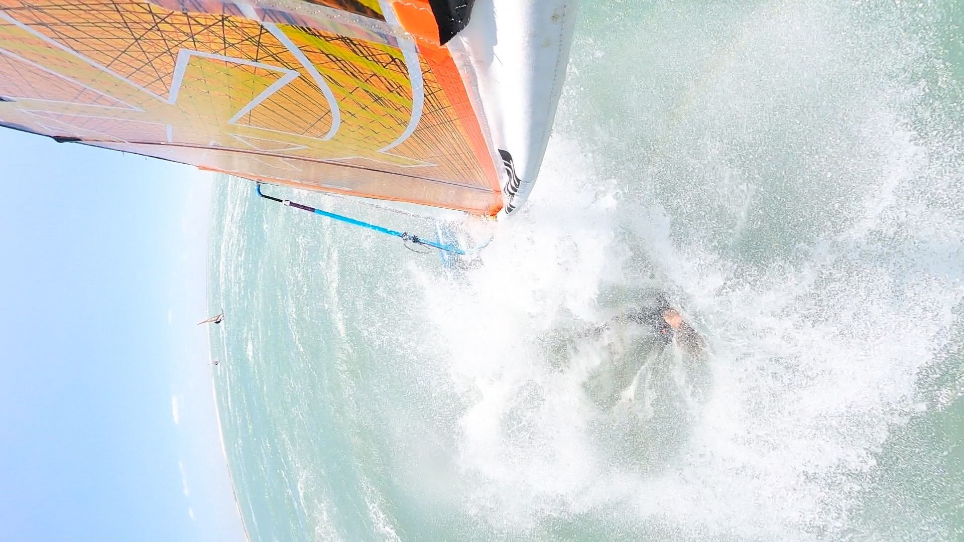 Dramatische Sprayfontäne beim Windsurfen, Jericoacoara