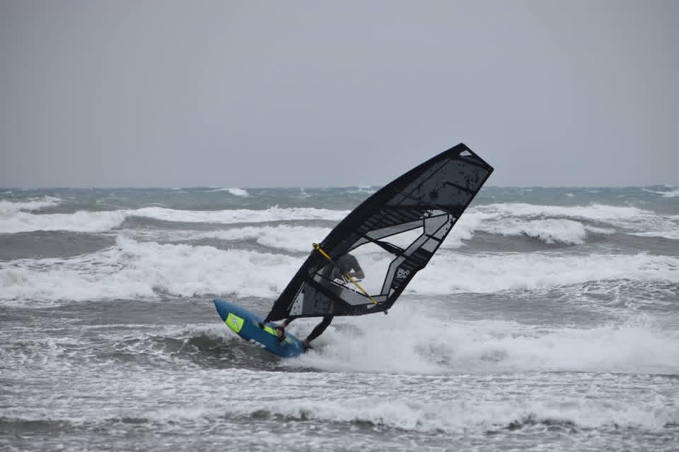Welle in Graustimmung, Jericoacoara, Ceará